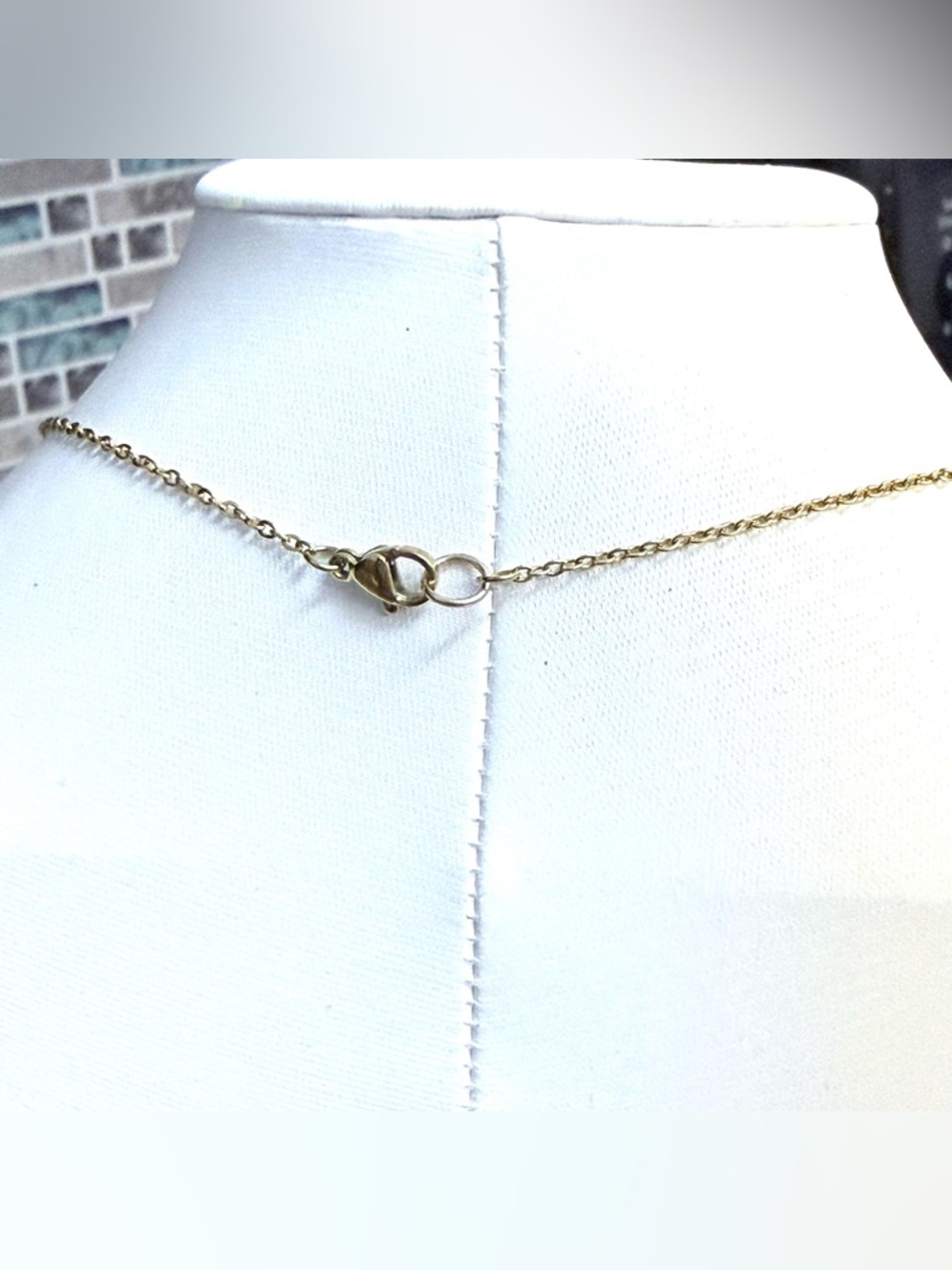 Dripping honey bee honeycomb necklace - Picture 5 of 5